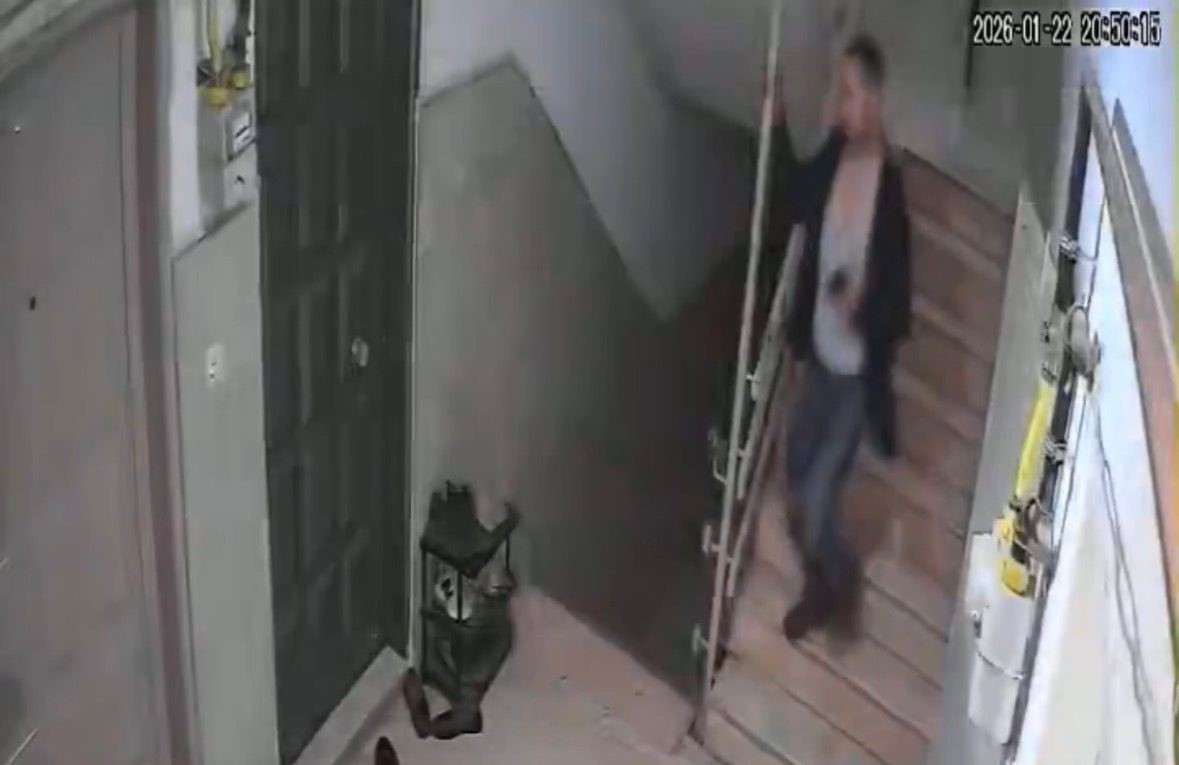 Eski eşine vahşeti yaşatan şahsın olay sonrası kaçma anları kamerada