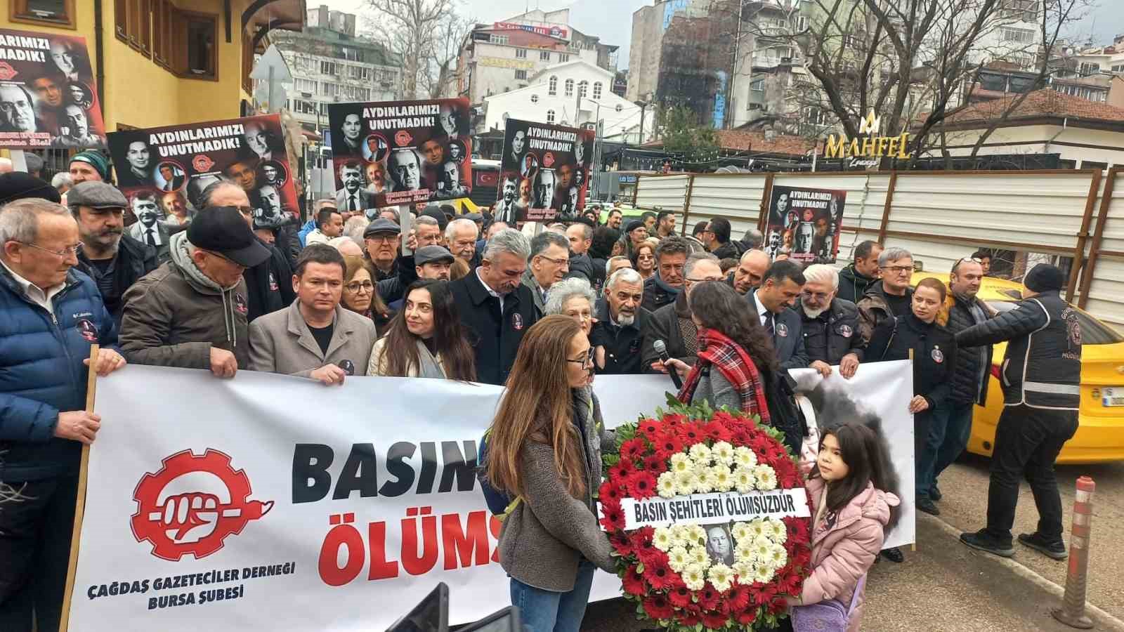 Uğur Mumcu i&ccedil;in Bursa&rsquo;da sevgi y&uuml;r&uuml;y&uuml;ş&uuml;
