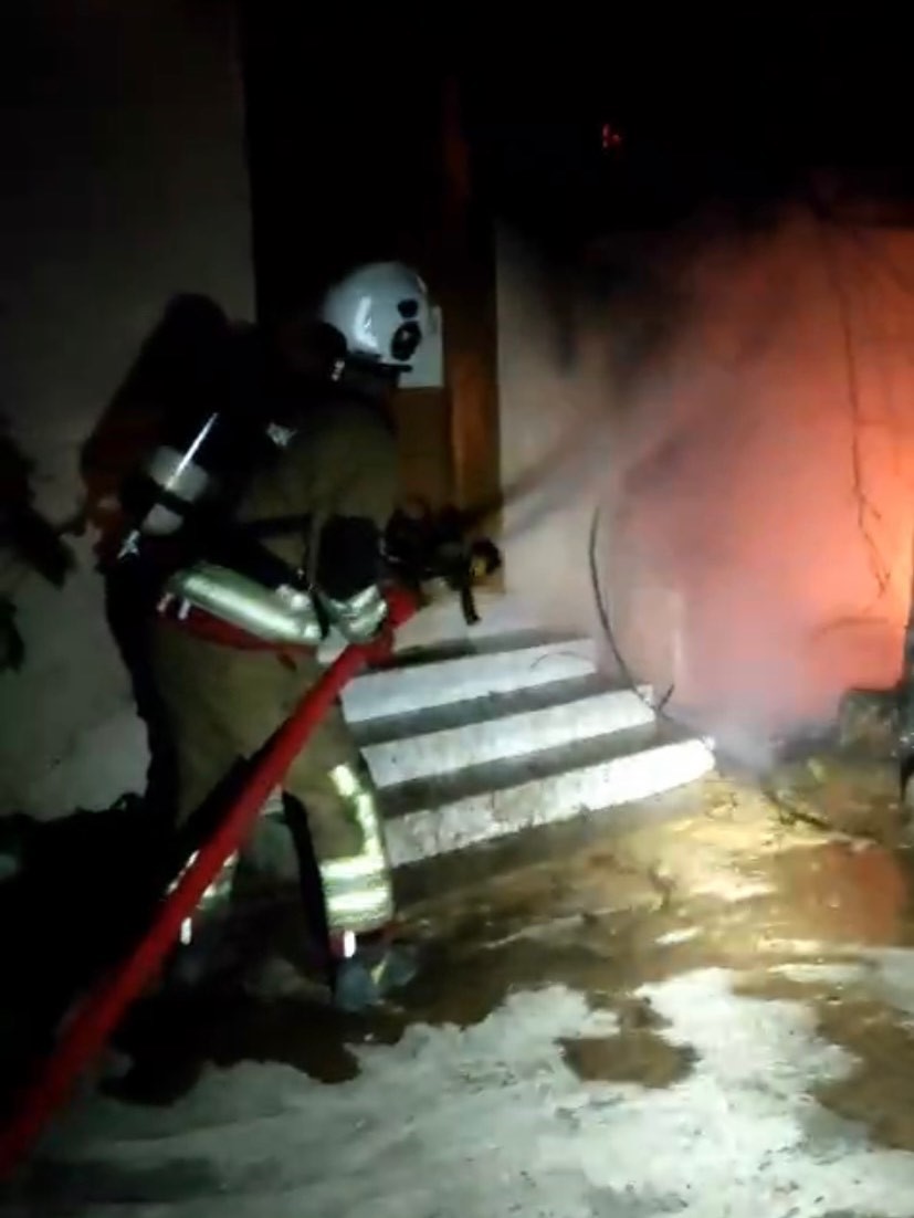 Arsuz&rsquo;da m&uuml;stakil evden alevler y&uuml;kseldi
