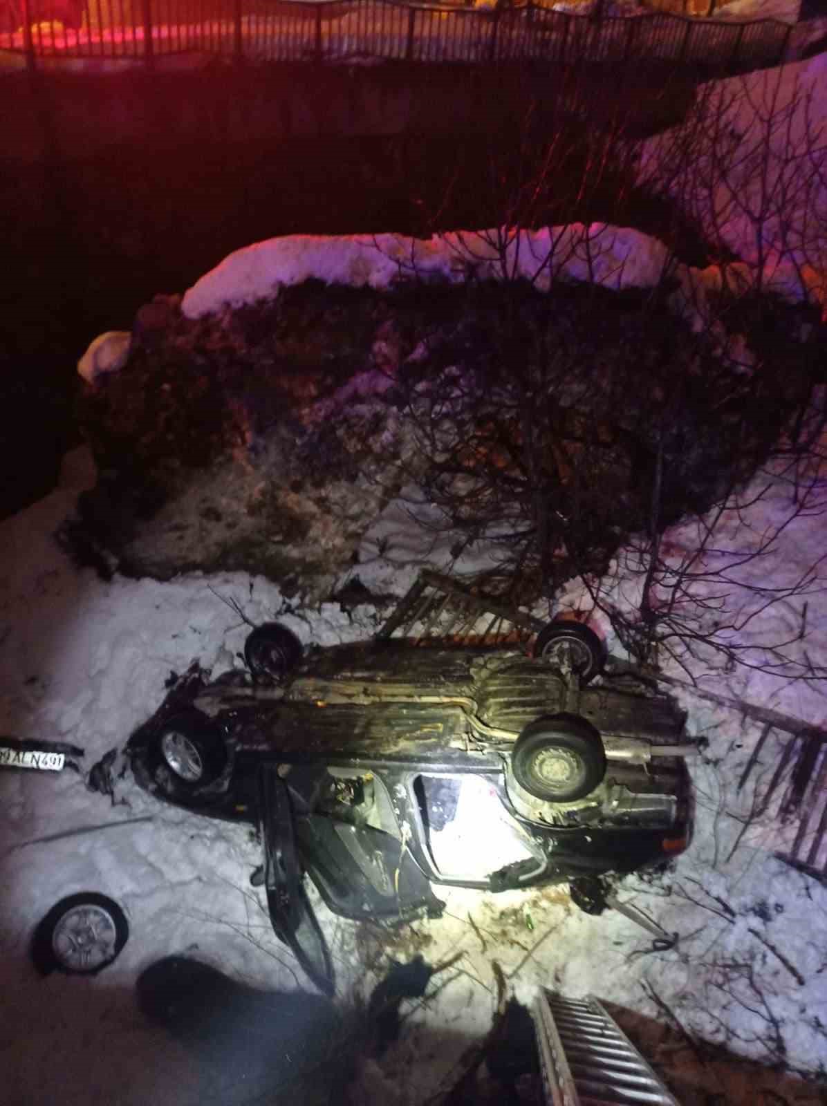 Kahramanmaraş’ta otomobil köprüden uçtu 1’i ağır 4 kişi yaralandı