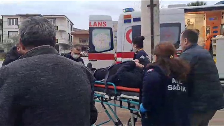 Bursa&rsquo;da karşı şeride ge&ccedil;en tır, otomobille kafa kafaya &ccedil;arpıştı
