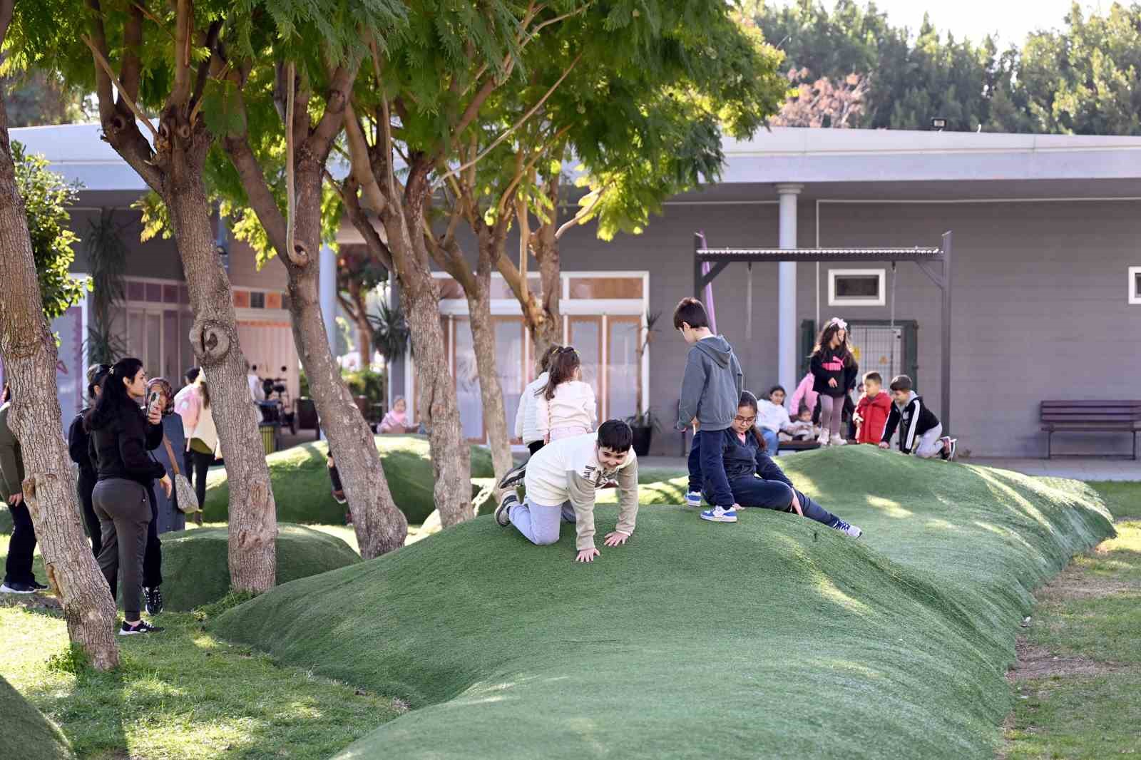 Mersin&rsquo;deki Trafik Parkı &ccedil;ocukların akınına uğradı
