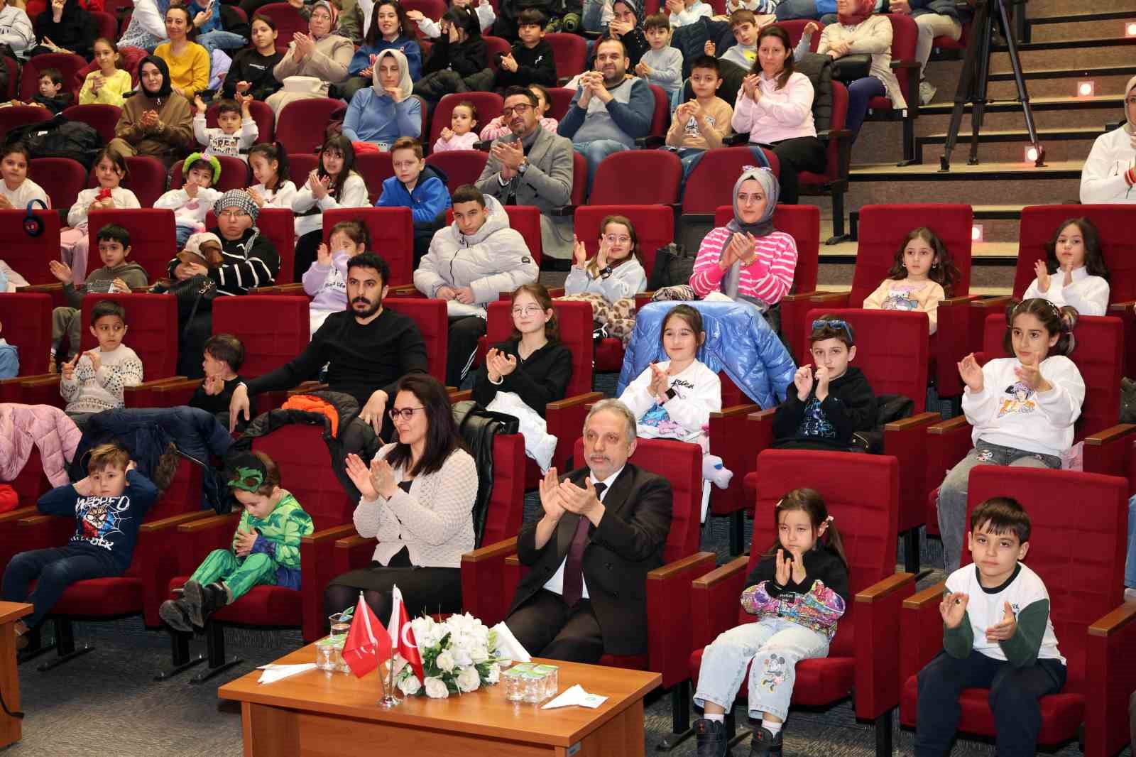 Çocuklar Yalçın Başkan’ın karne hediyesi ile eğlendi