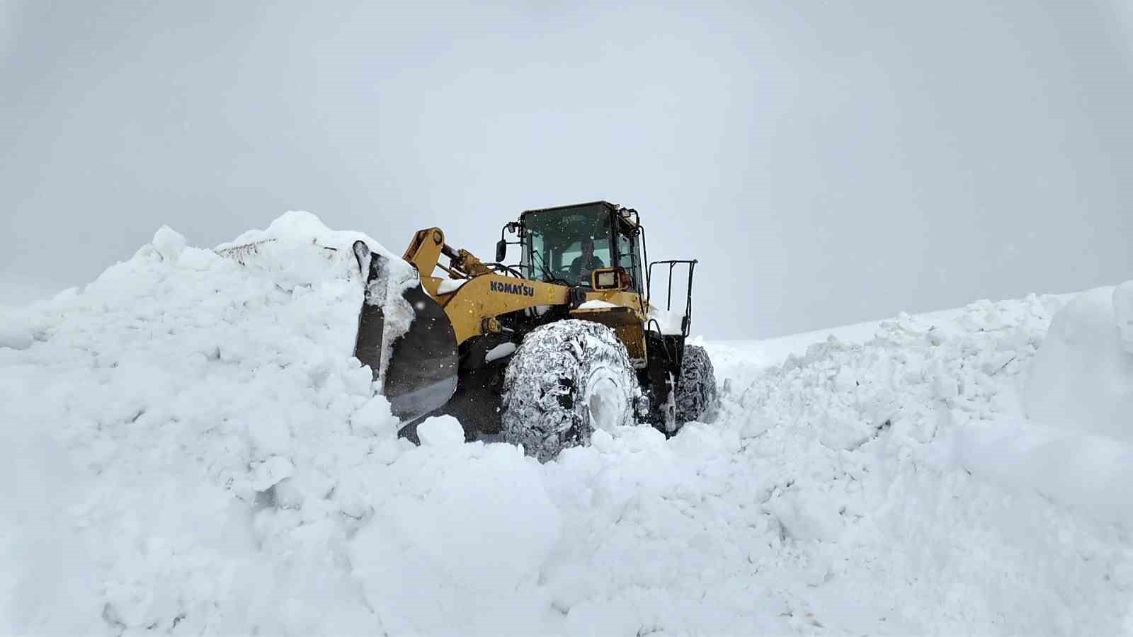 Bingöl’de 56 köy yolunda çalışmalar sürüyor