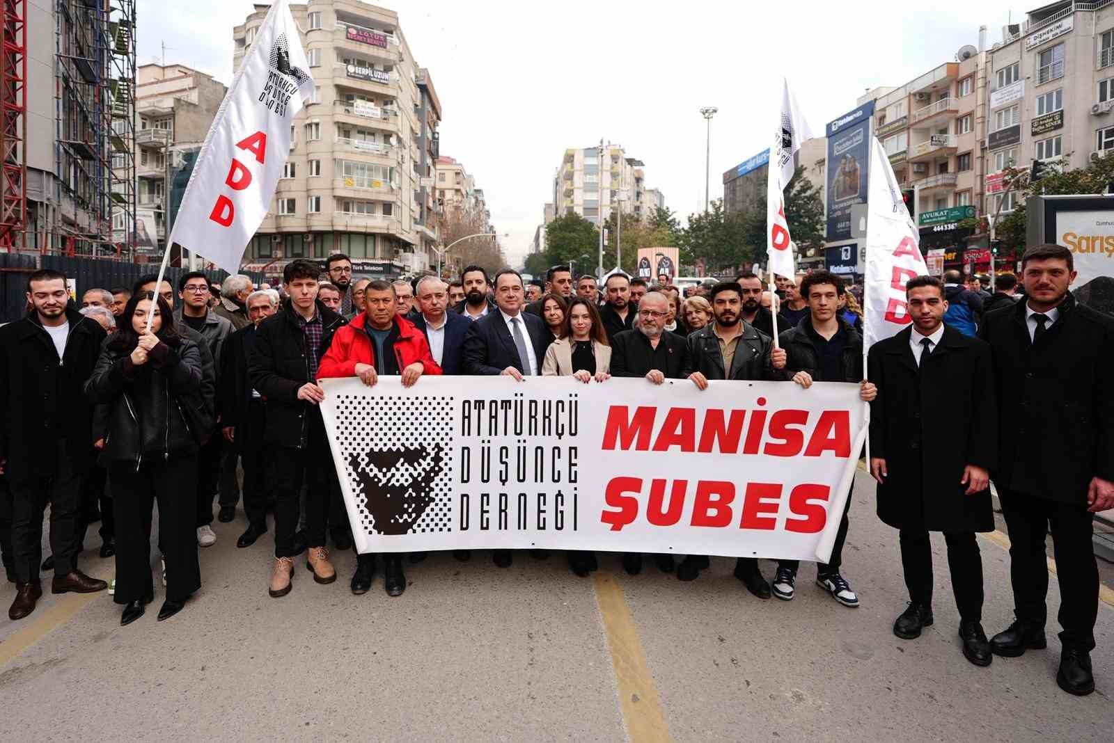 Gazeteciliğin keskin kalemi Uğur Mumcu Manisa’da anıldı