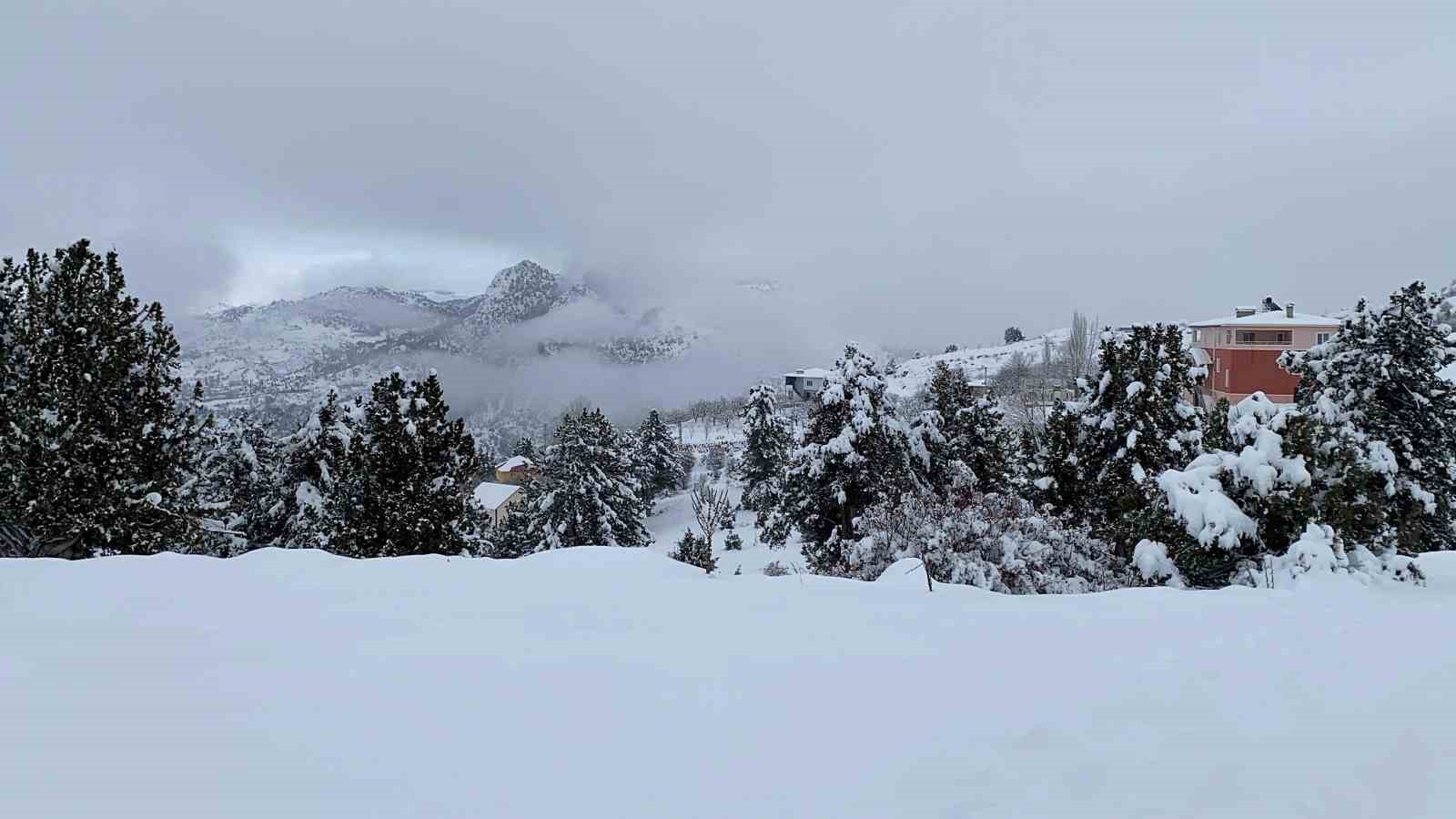 Mersin&rsquo;in y&uuml;ksek kesimlerinde kar sevinci
