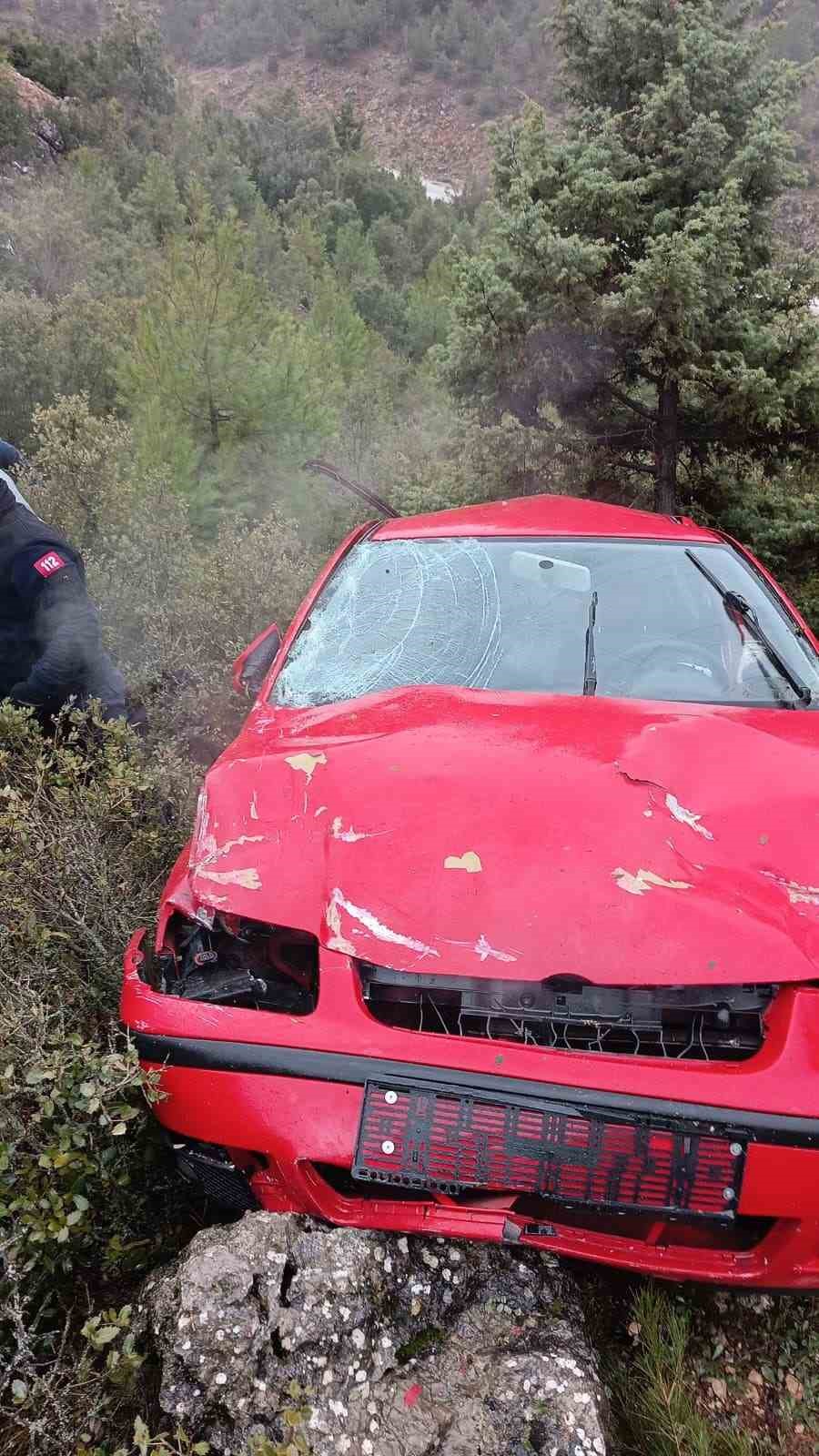 Burdur&rsquo;da otomobil u&ccedil;uruma d&uuml;şt&uuml;: 1 yaralı
