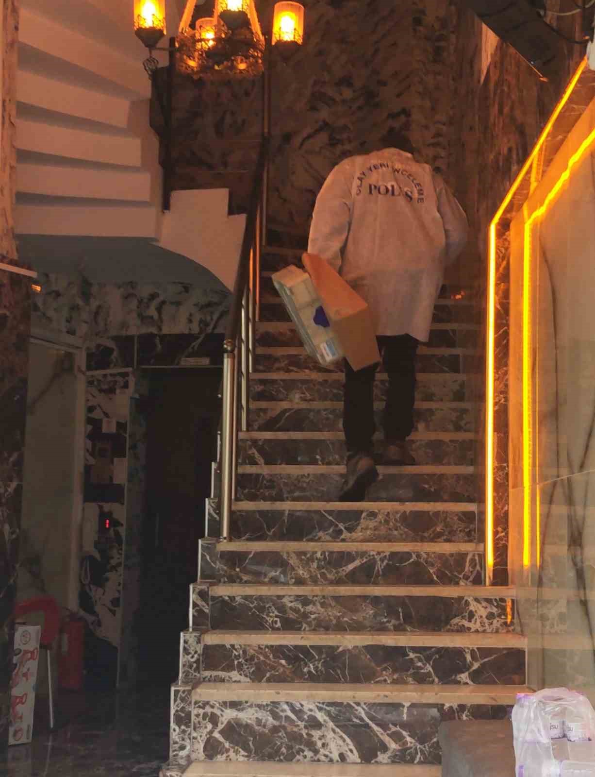 Dün giriş yaptığı apart otel odasında ölü bulundu