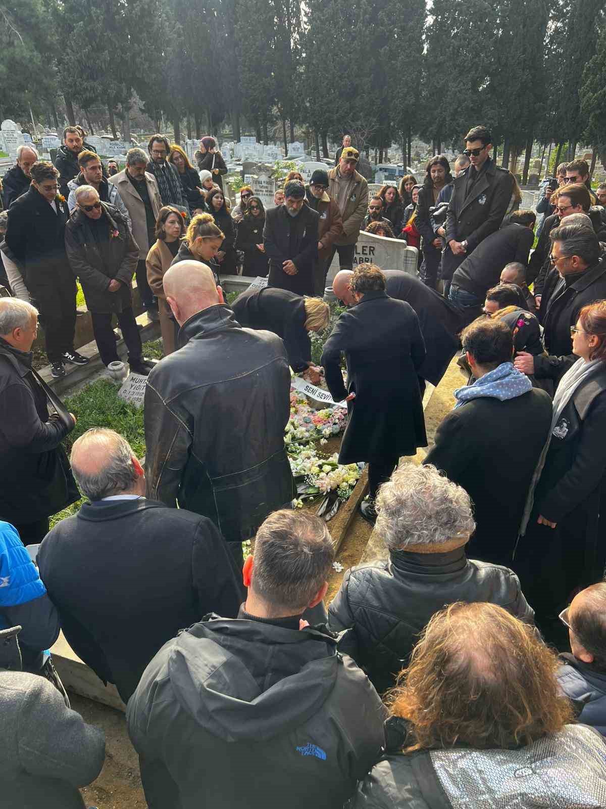 Haldun Dormen Edirnekapı Mezarlığı&rsquo;nda toprağa verildi
