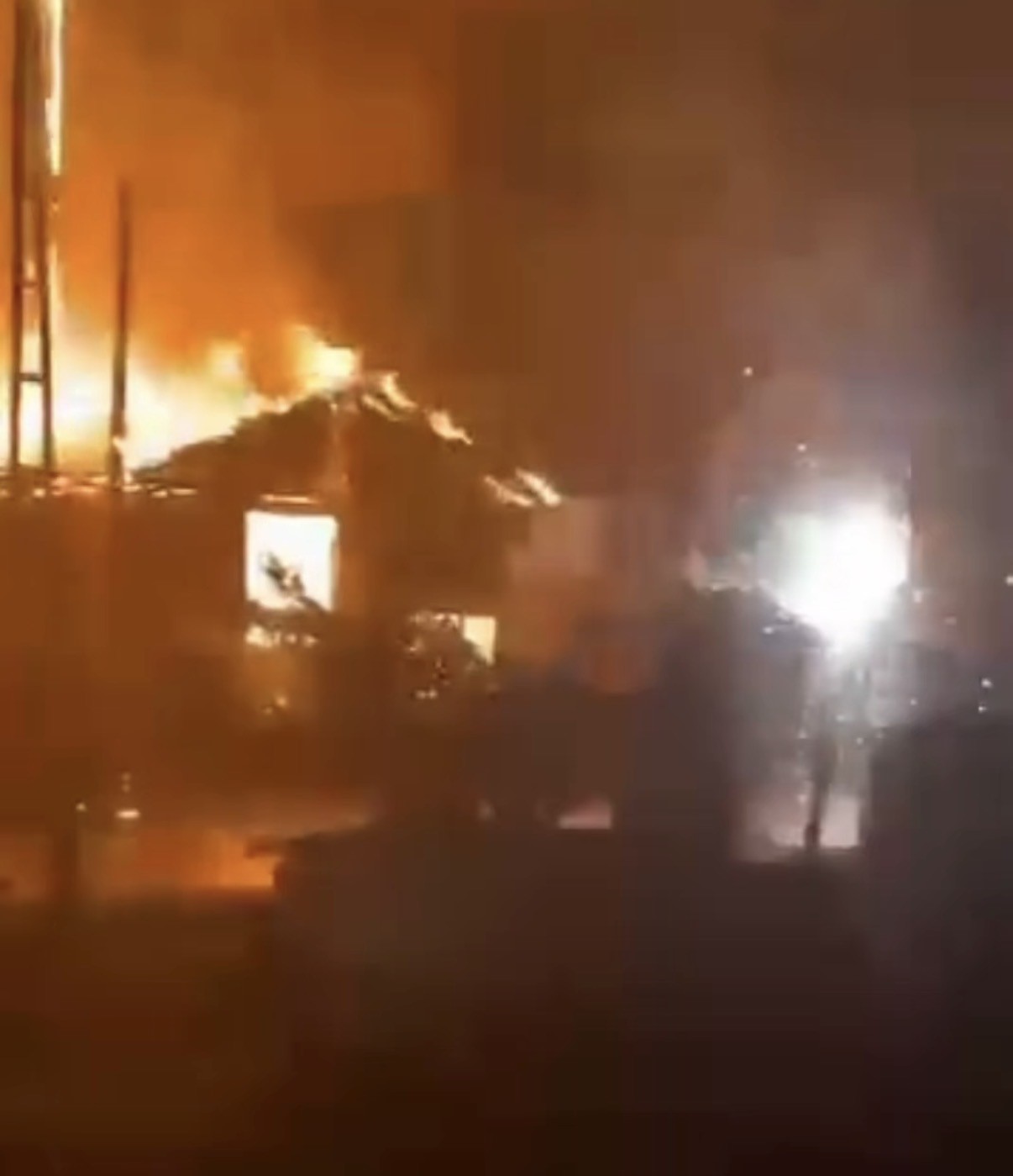 Düzce’de mobilya atölyesi küle döndü