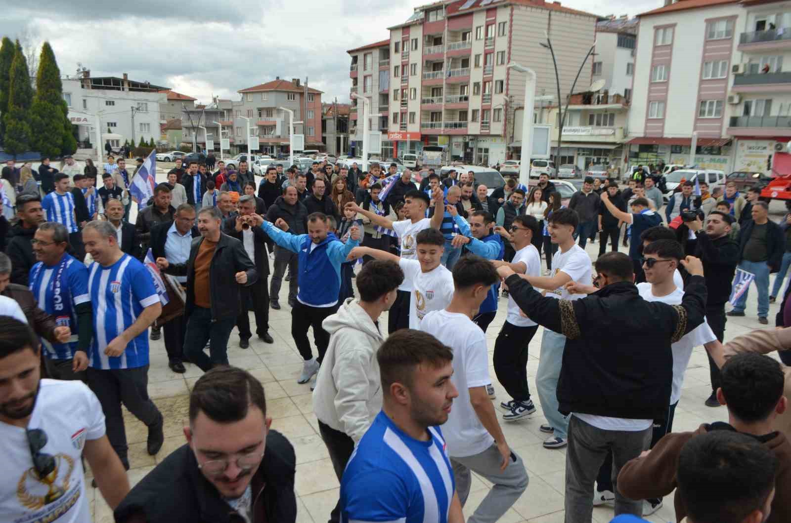 Selendi Belediyespor şampiyon