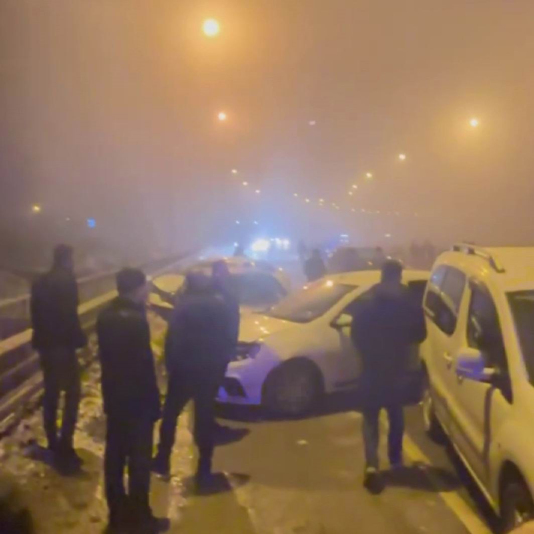 Diyarbakır&rsquo;da buzlanma kazayı beraberinde getirdi: 4 yaralı
