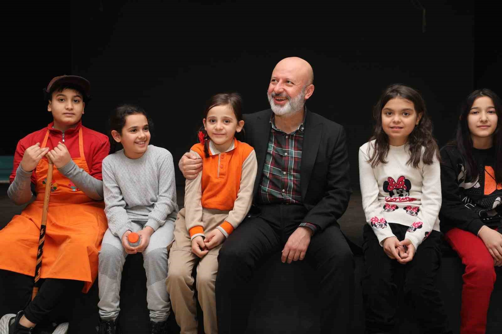 Başkan Çolakbayrakdar: Evlatlarımız tatilde eğlenirken öğreniyor"