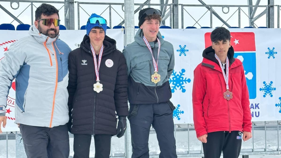 Hakkarili sporculardan b&uuml;y&uuml;k başarı
