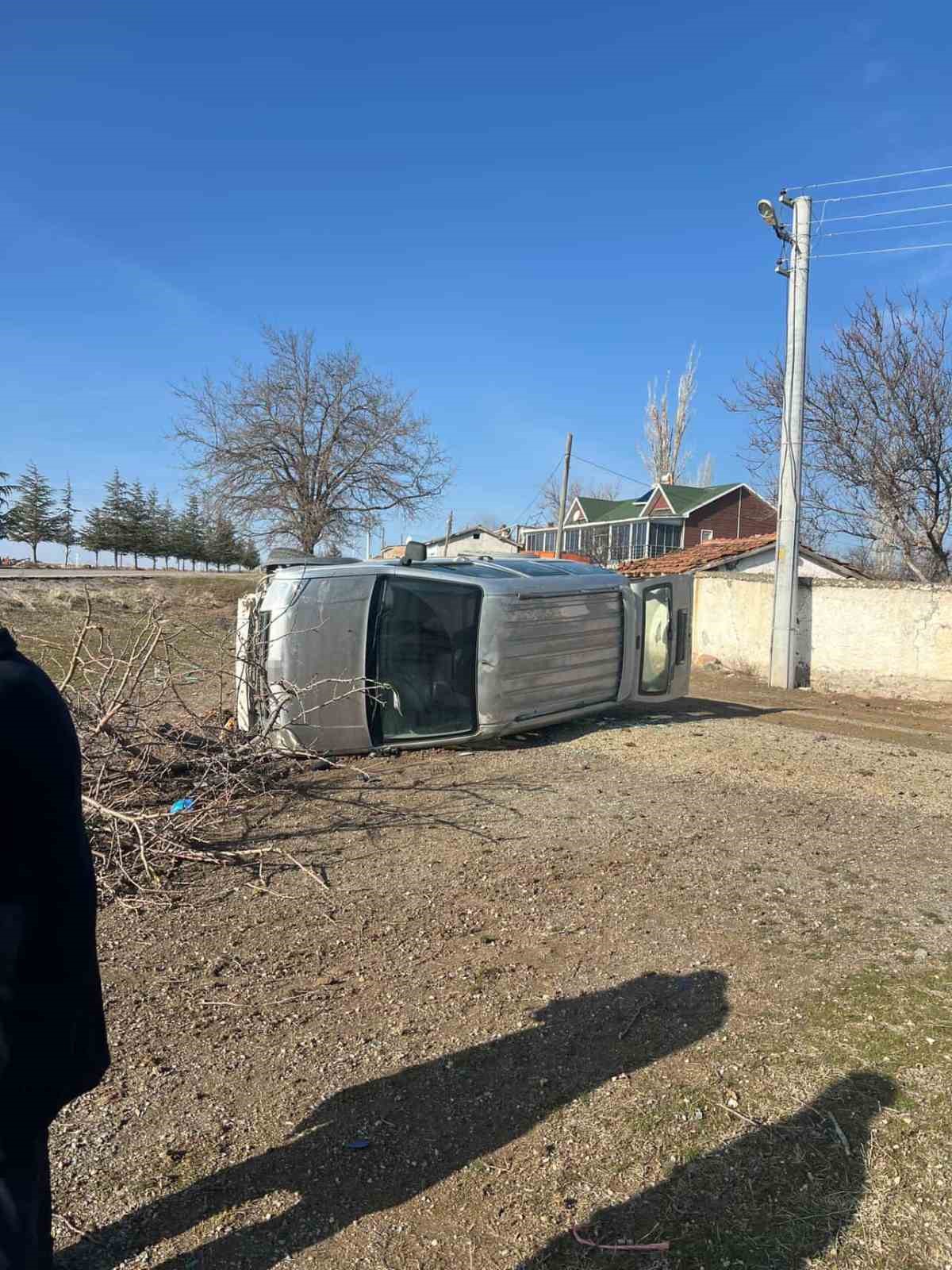 Kulu&rsquo;da kontrolden &ccedil;ıkan kamyonet devrildi

