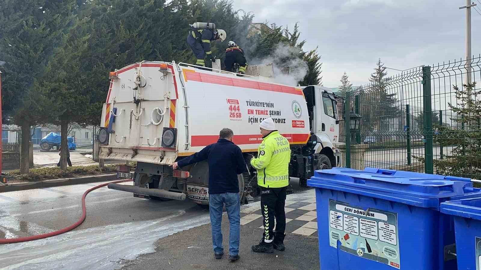 Bolu’da yol süpürme aracında yangın çıktı