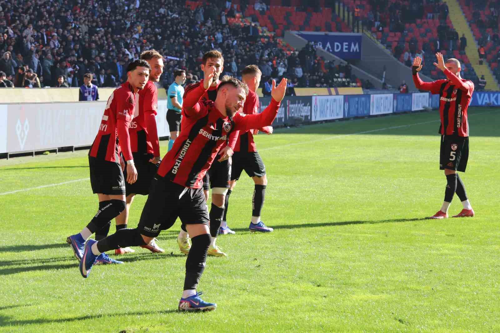 Trendyol Süper Lig: Gaziantep FK: 1 - Konyaspor: 0 (İlk yarı)