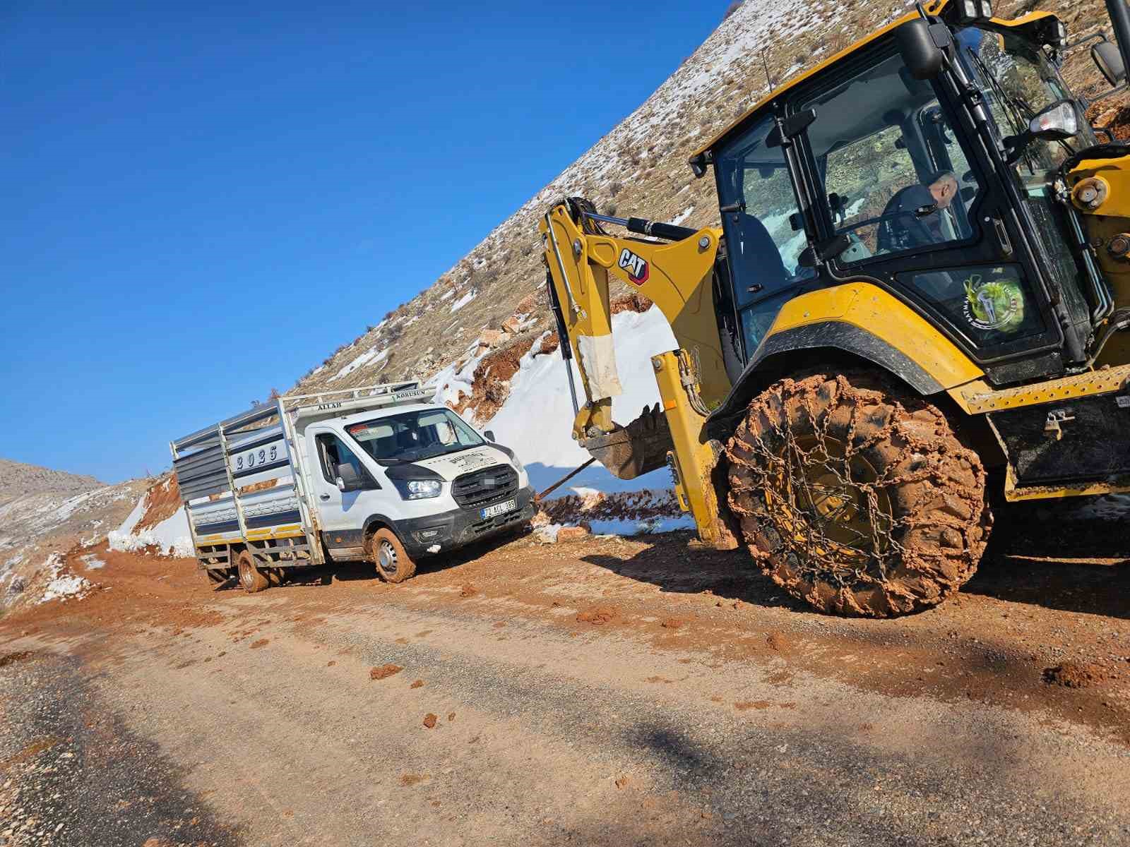 Gerc&uuml;ş&rsquo;te g&ouml;&ccedil;erlerin imdadına &Ouml;zel İdare yetişti
