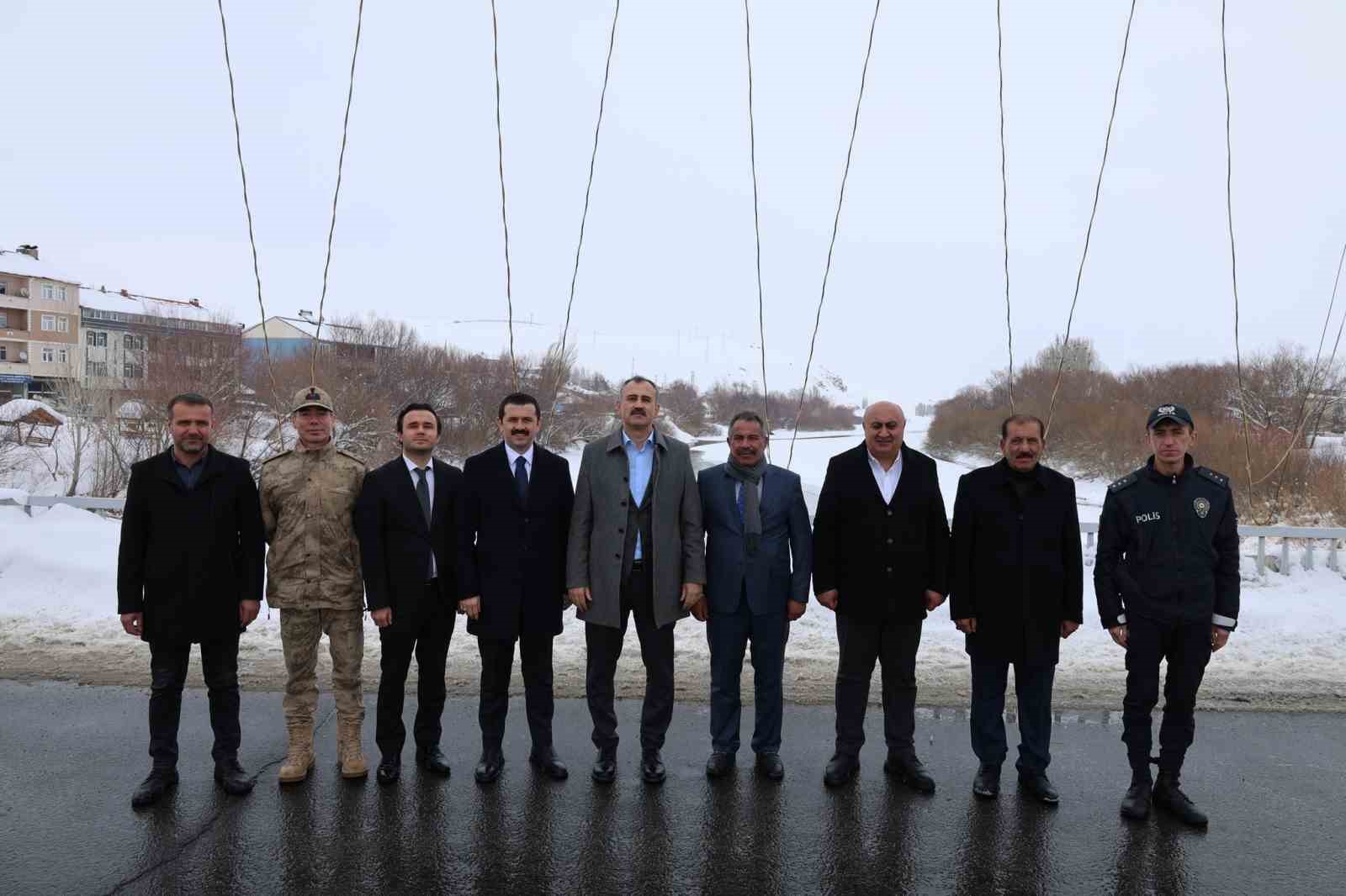 Ağrı Valisi &Ouml;nder Bozkurt, Tutak ve Hamur il&ccedil;elerini ziyaret etti
