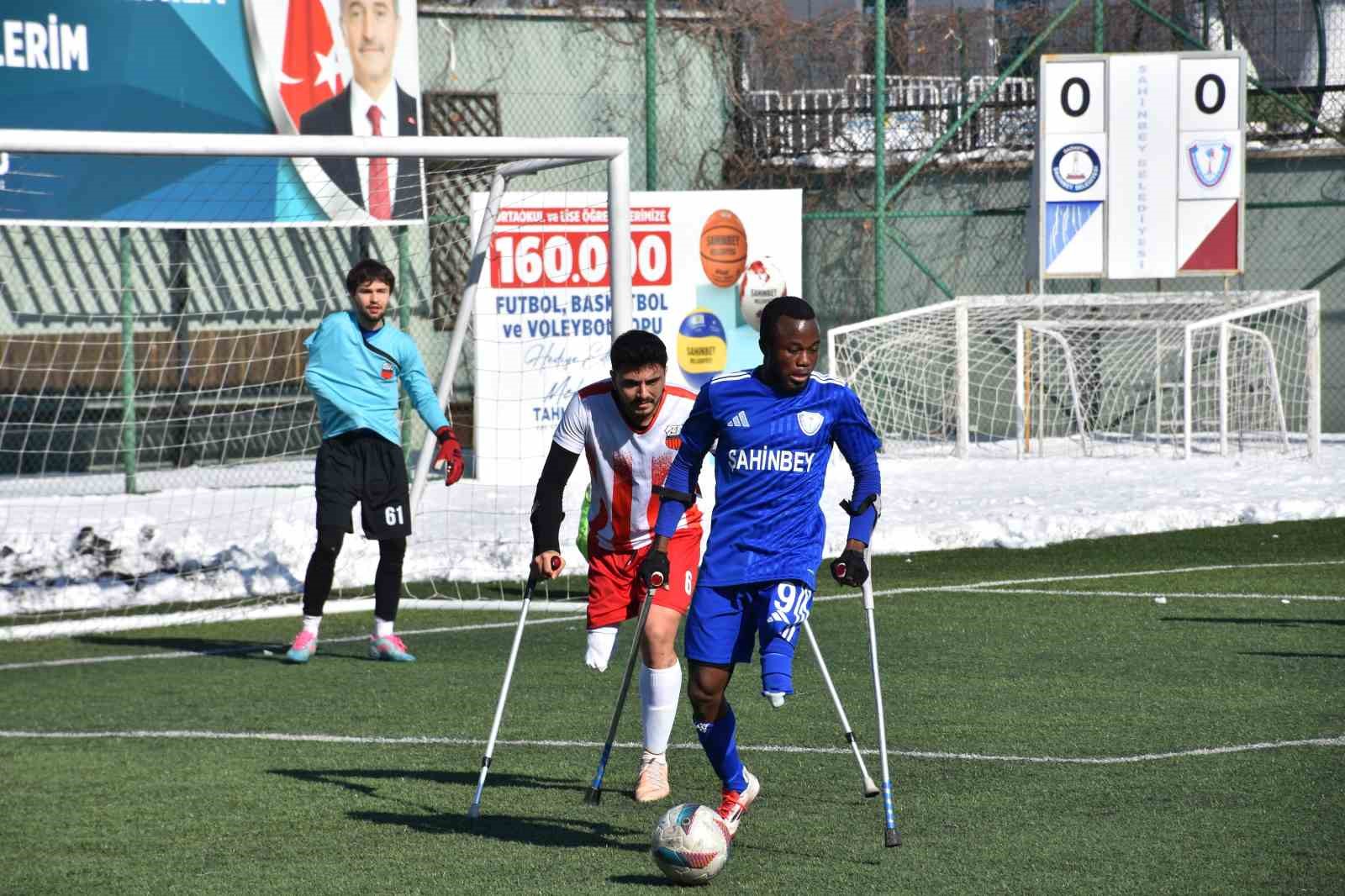 Şahinbey Ampute &ccedil;ıkışını s&uuml;rd&uuml;r&uuml;yor
