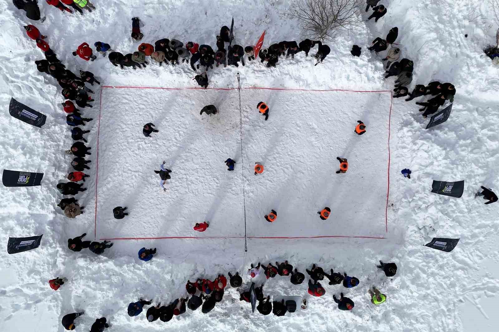 Gümüşhane’de 33. Kar Voleybolu Şenliği Ahmet Çalık anısına düzenlendi