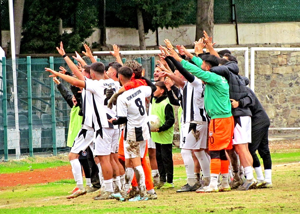 &Ccedil;eşme Belediyespor&rsquo;dan 90+9&rsquo;da hayati galibiyet: Ligde kalmayı garantiledi
