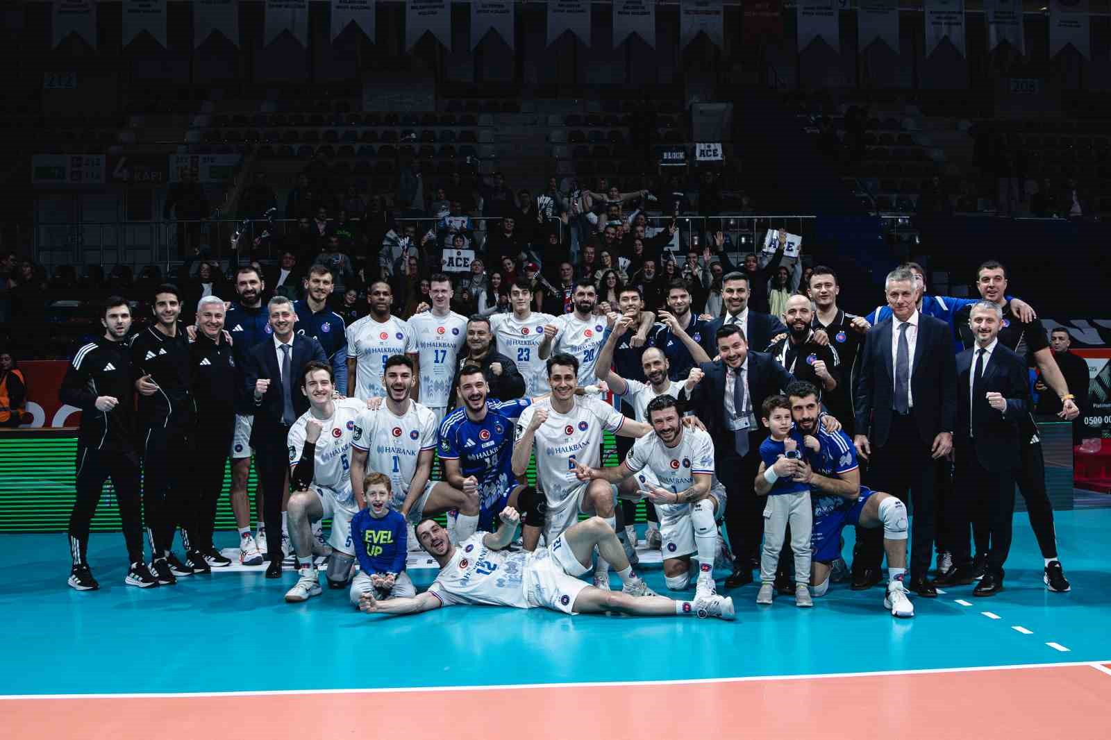 Efeler Ligi: Halkbank: 3 - Altekma: 0