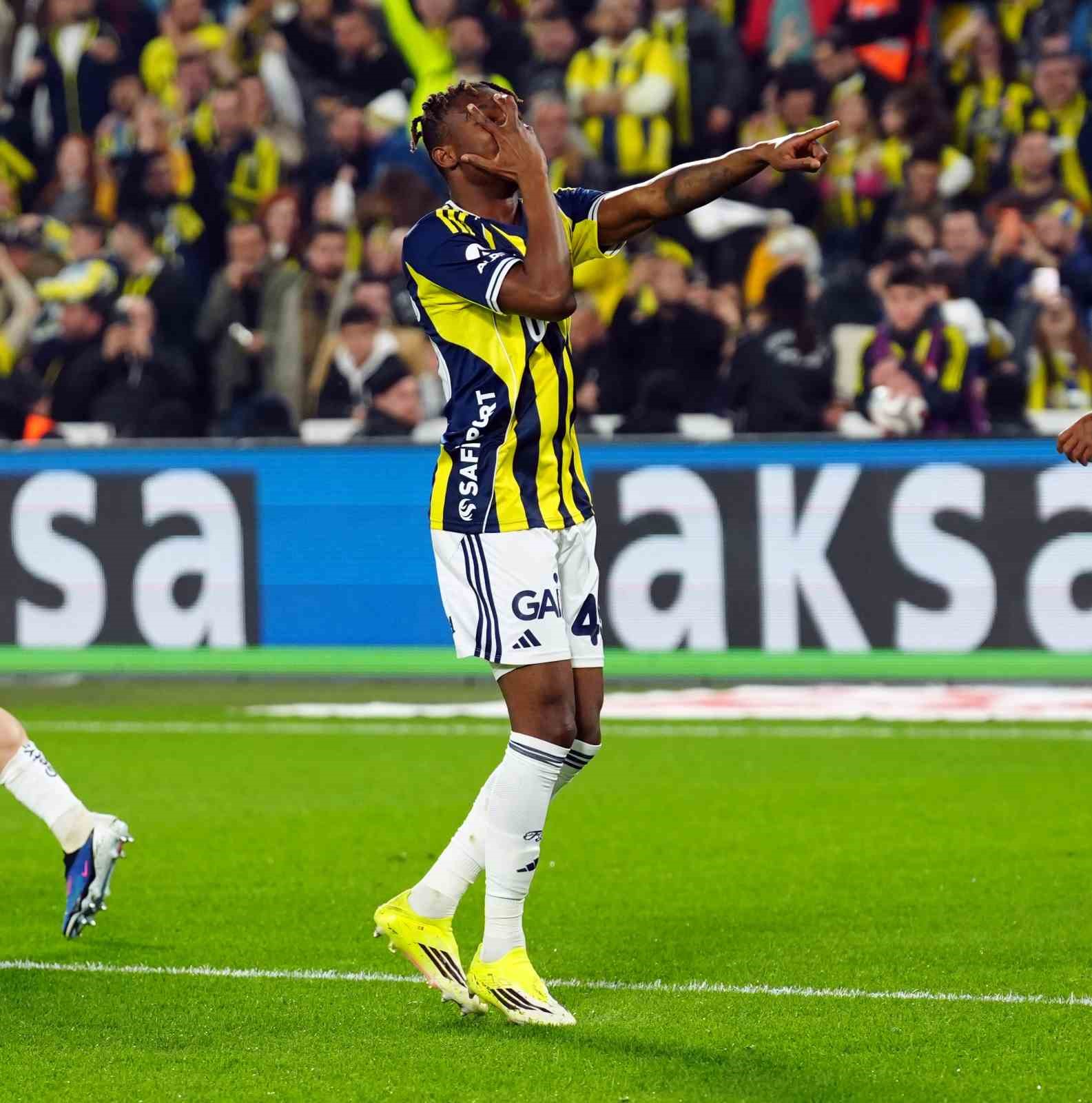 Trendyol S&uuml;per Lig: Fenerbah&ccedil;e: 1 - G&ouml;ztepe: 1 (İlk yarı)
