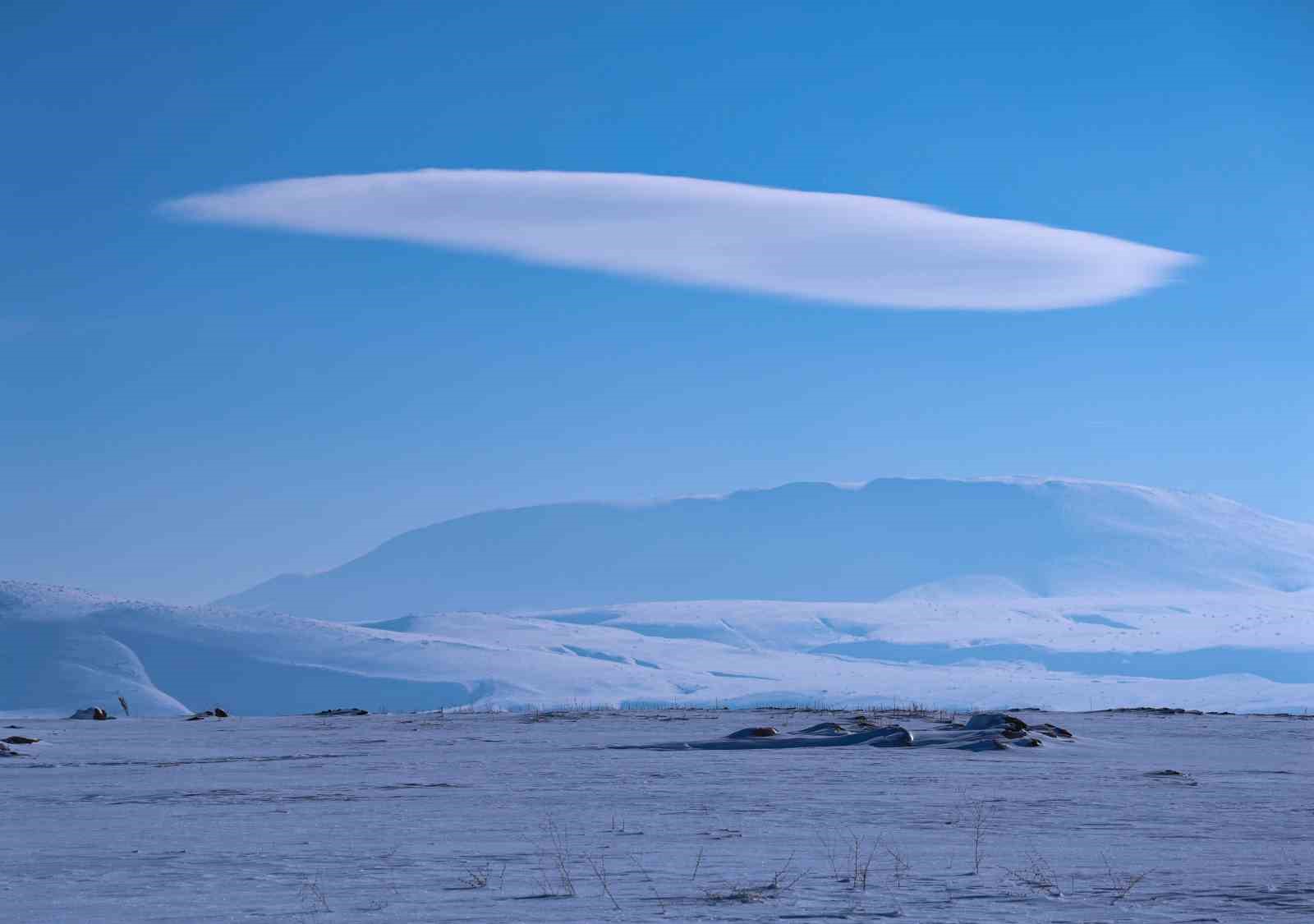 Nemrut Kalderası üzerinde mercek bulutu