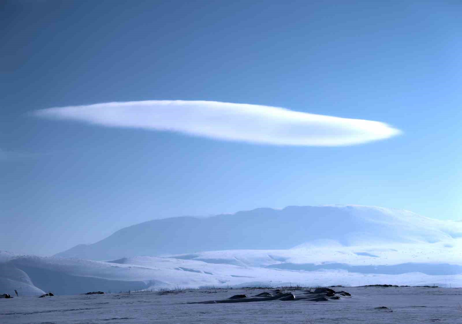 Nemrut Kalderası &uuml;zerinde mercek bulutu
