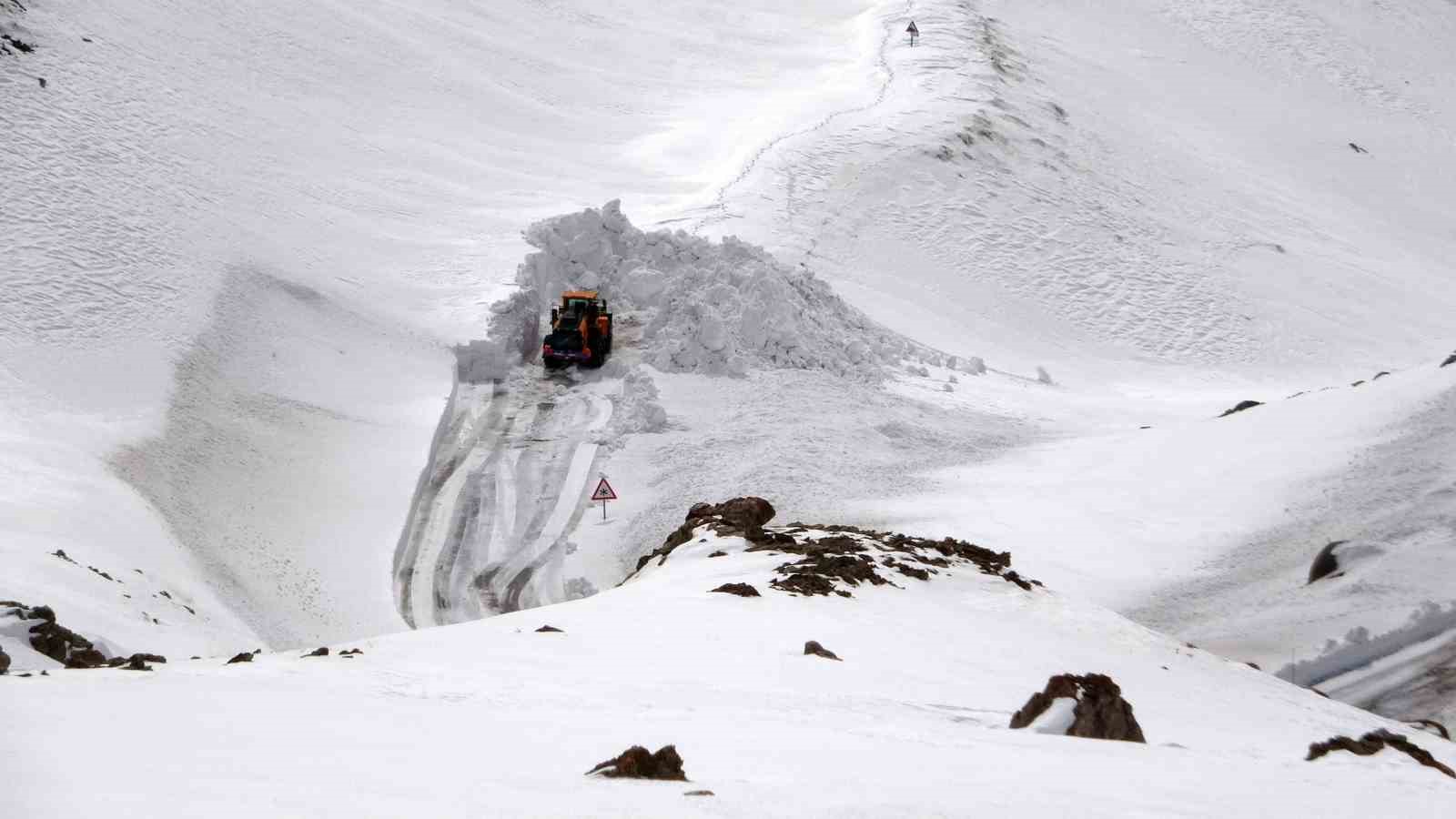 Van’da yoğun kar yağışı ve eğimli alanlar çığ riskini artırıyor