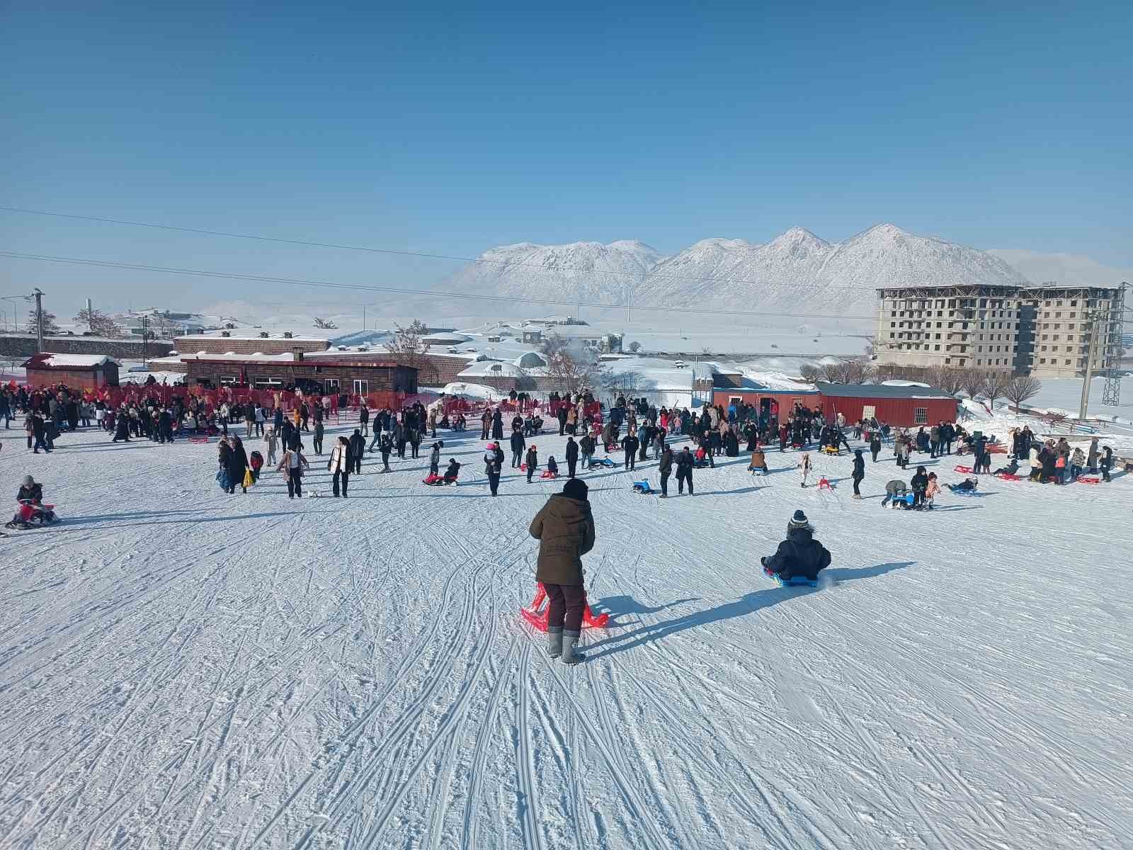 Bitlis’te kayak merkezine yoğun ilgi