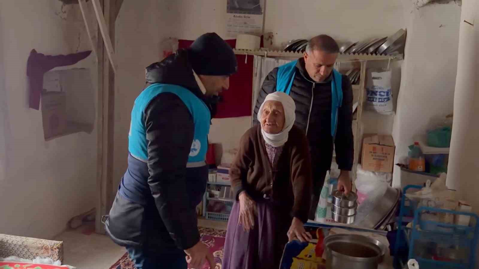 Kahta’da yaşlı ve engelli vatandaşlara sıcak yemek desteği