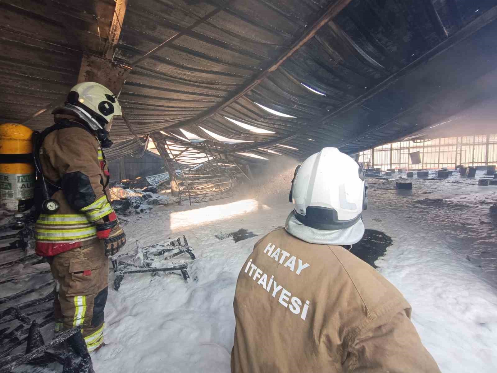 Yıllarca verdiği emekler alev alev yanan esnaf, &rsquo;ciğerimiz yandı&rsquo; diyerek duygularını dile getirdi
