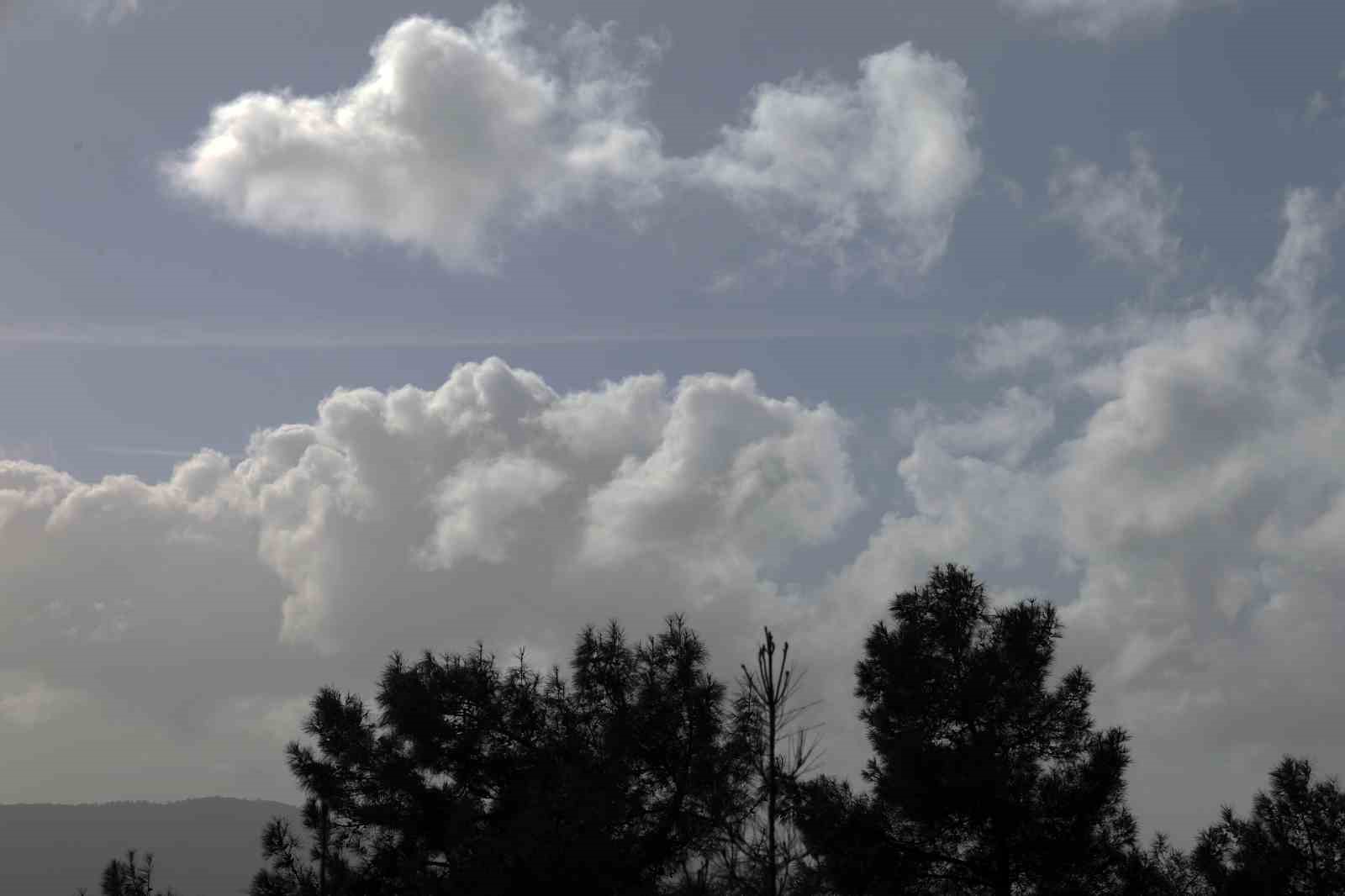 Do&ccedil;. Dr. &Ouml;z&ccedil;elik: "İzmir&rsquo;in su ihtiyacına bulut tohumlama &ccedil;are değil"
