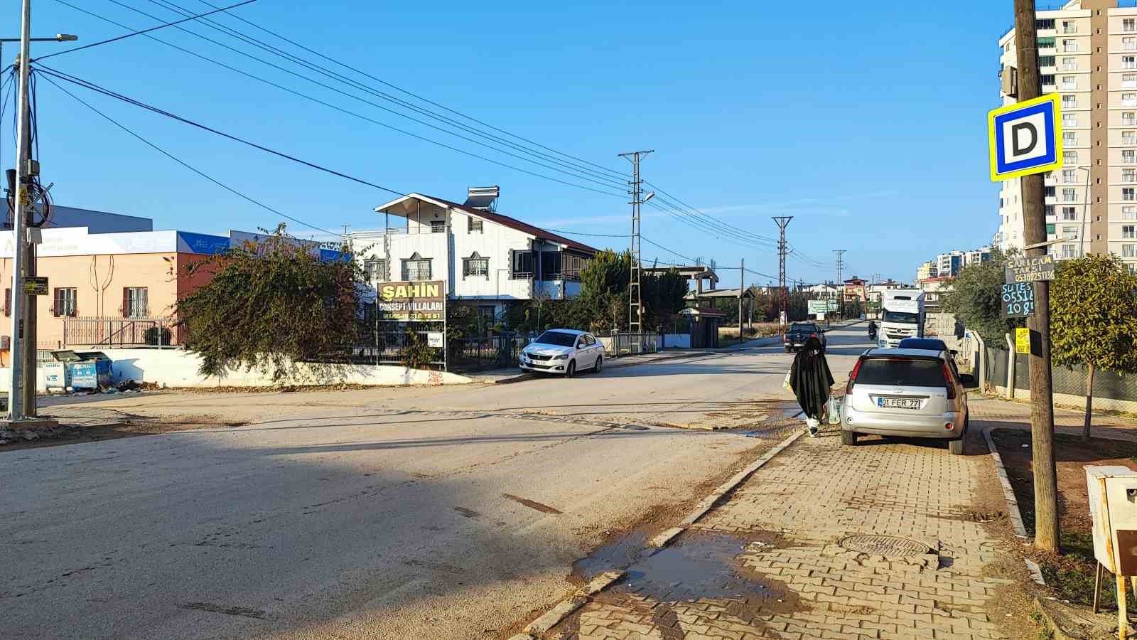 Belediye otob&uuml;s&uuml;n&uuml;n &ccedil;arptığı g&ouml;rme engelli &ouml;ğretmen &ccedil;ift ağır yaralandı
