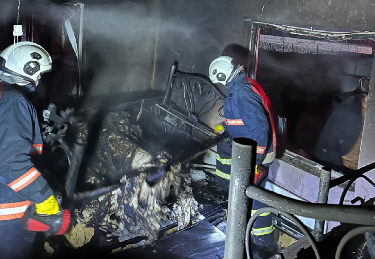 Yüksekova’da korkutan ev yangını: 4 çocuk hastaneye kaldırıldı