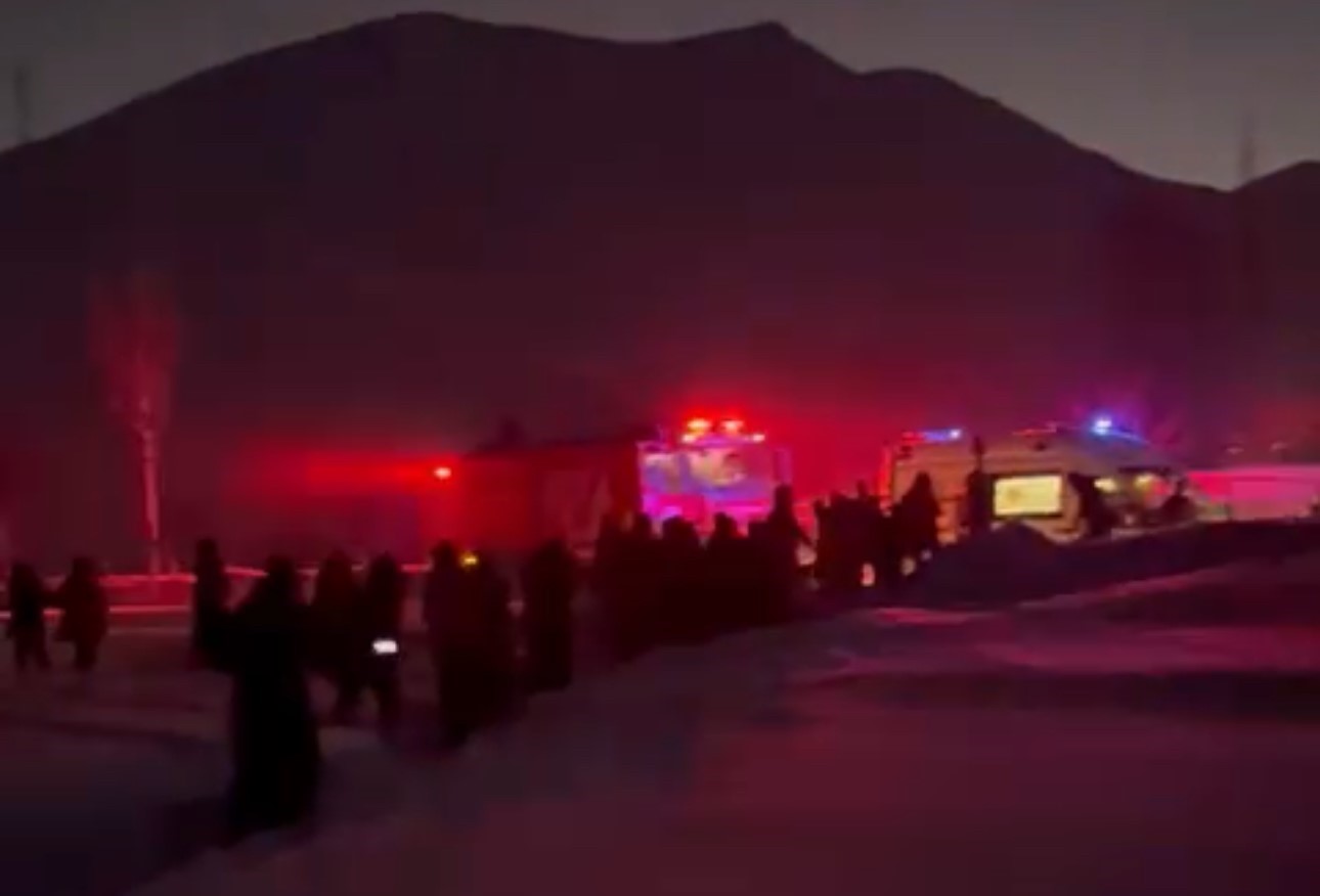 Y&uuml;ksekova&rsquo;da korkutan ev yangını: 4 &ccedil;ocuk hastaneye kaldırıldı
