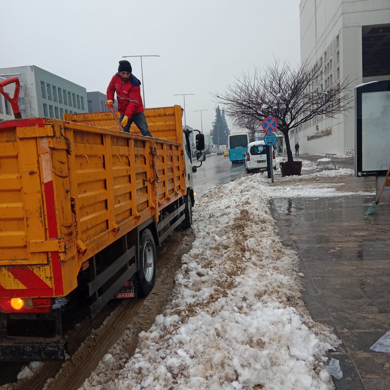 Kahramanmaraş’ta karla mücadele sürüyor