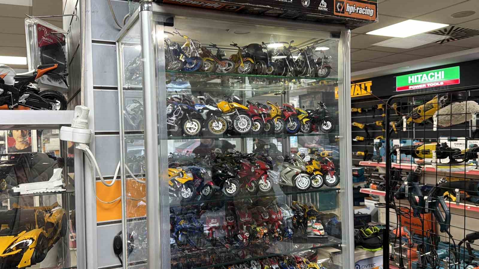 Motosiklet tutkusunu koleksiyona &ccedil;evirdi
