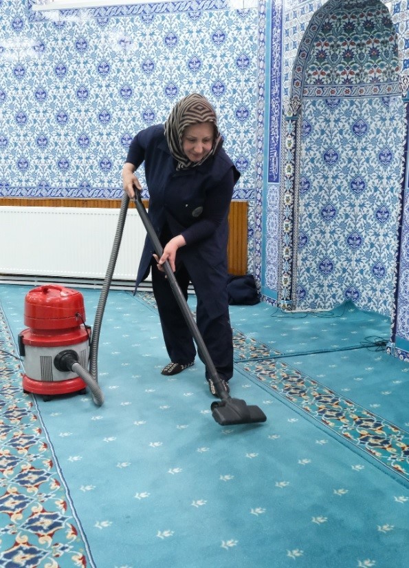 Tavşanlı’da camilerde temizlik çalışmaları