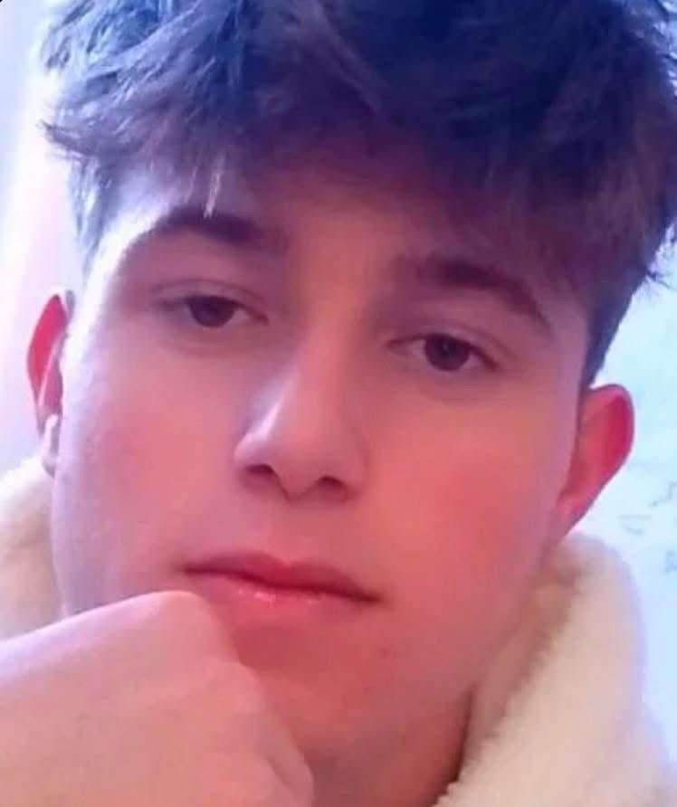 Duş sonrası fenalaşıp hayatını kaybeden &ccedil;ocuk toprağa verildi
