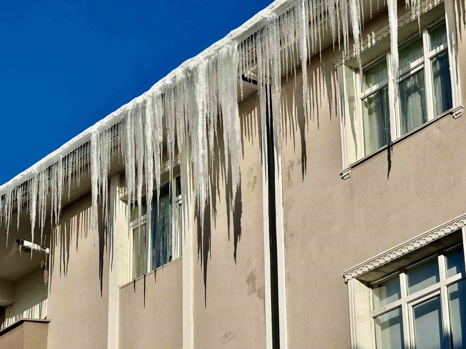 Ağrı&rsquo;da soğuk hava etkisini g&ouml;stermeye devam ediyor
