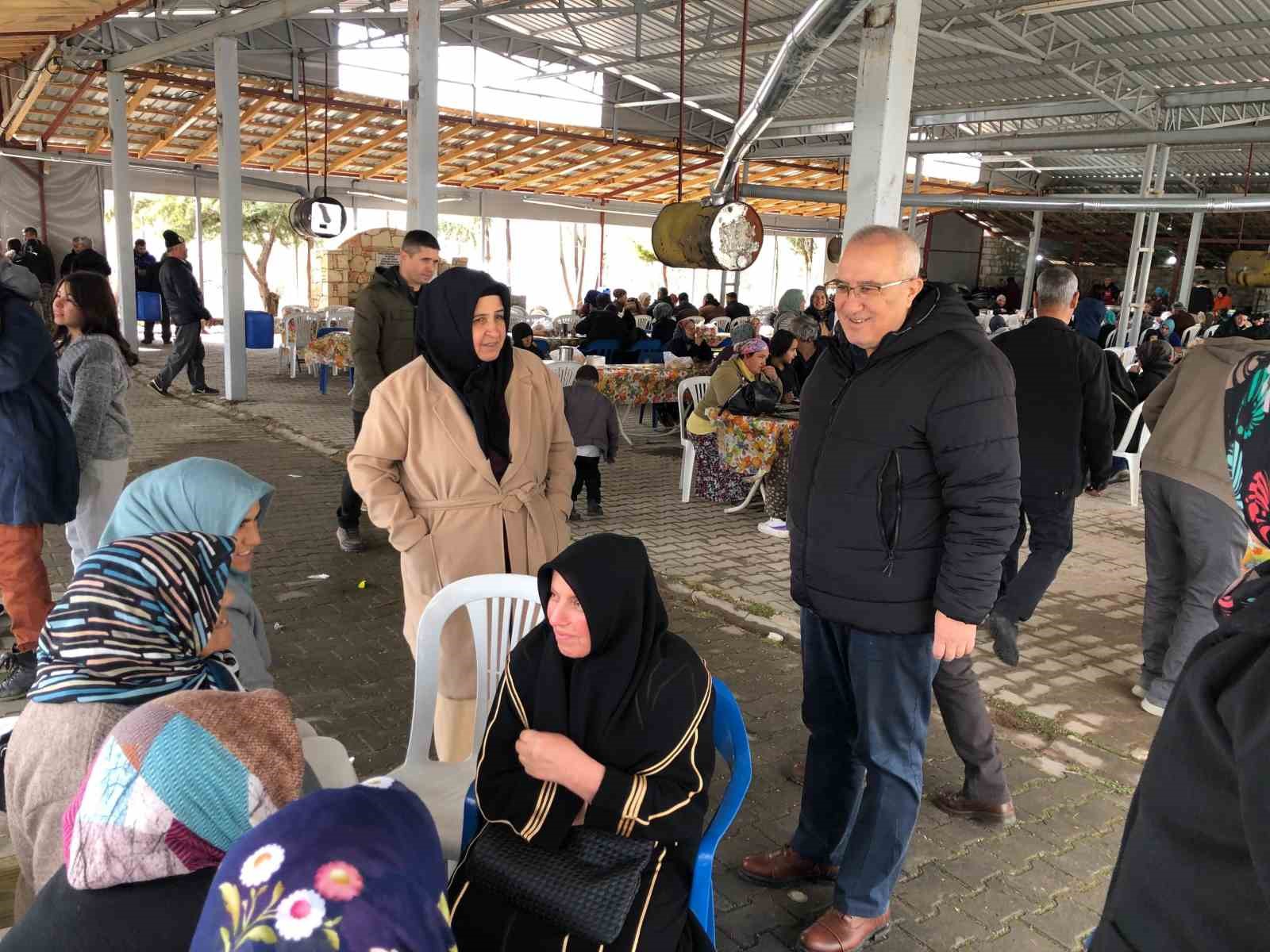 Başkan Arslan umreden dönen hemşehrilerini karşıladı