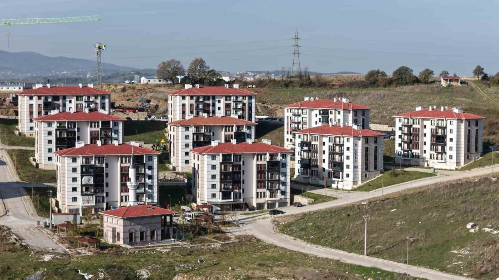 Bakan Kurum&rsquo;dan Yalova sosyal konut paylaşımı: "T&uuml;rkiye&rsquo;yi ev sahibi yapıyoruz"
