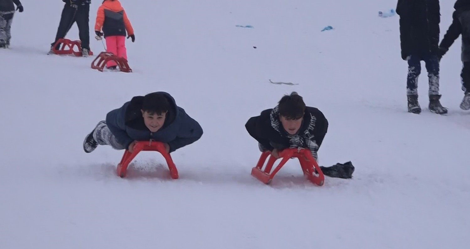 Güzeldağ Kayak Merkezi 15 bin kişiyi ağırladı