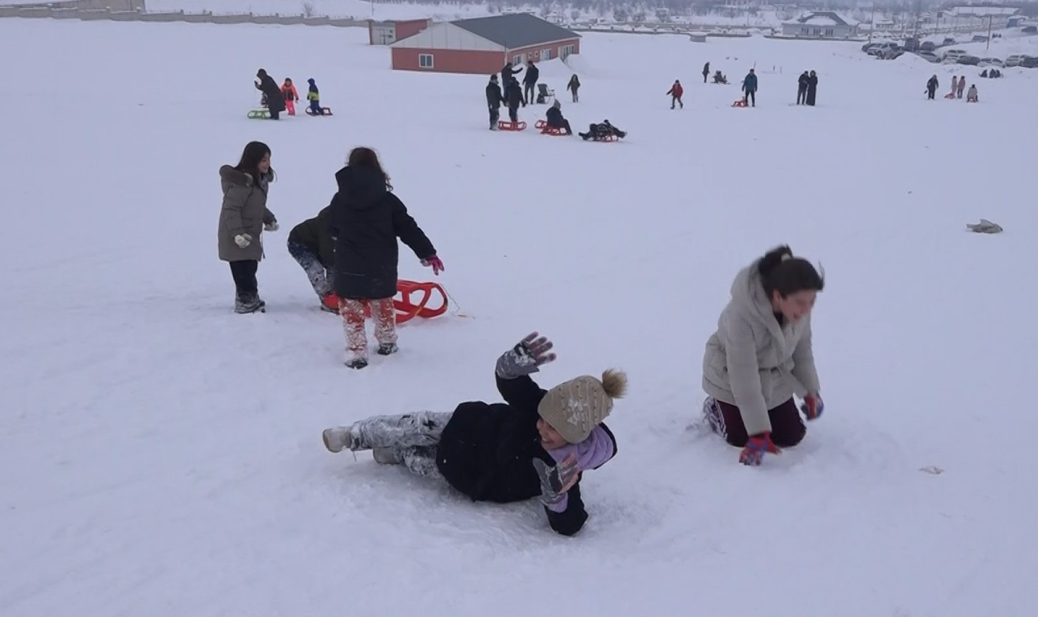 G&uuml;zeldağ Kayak Merkezi 15 bin kişiyi ağırladı
