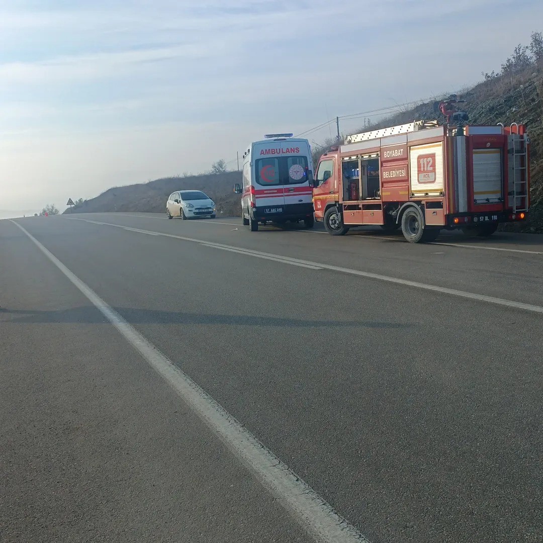 Sinop’ta kontrolden çıkan otomobil şarampole devrildi: 5 yaralı