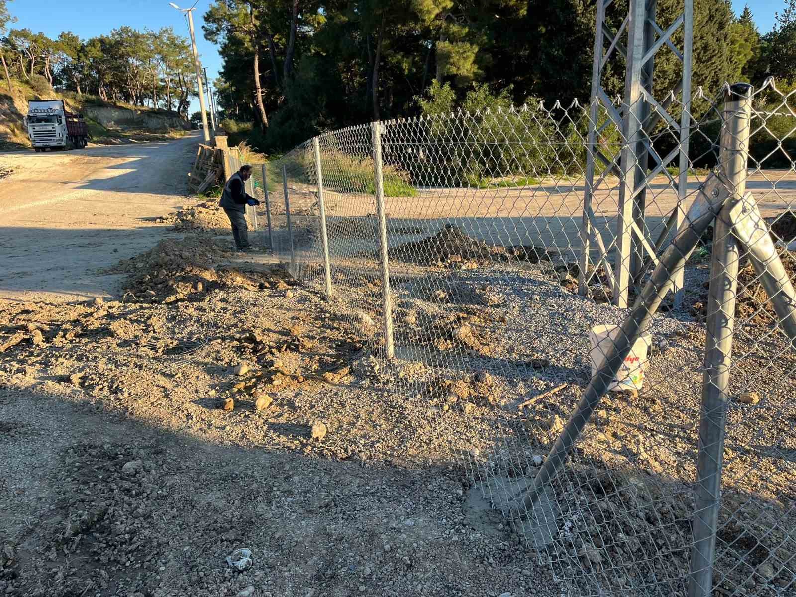 Büyükşehir’den Manavgat’ta mezarlıklarda çalışma