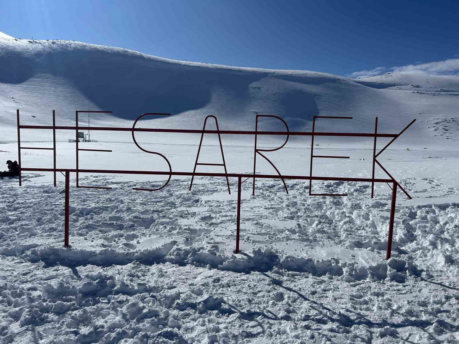 Hesarek Kayak Merkezi’nde yoğunluk: Ziyaretçiler karın keyfini çıkardı